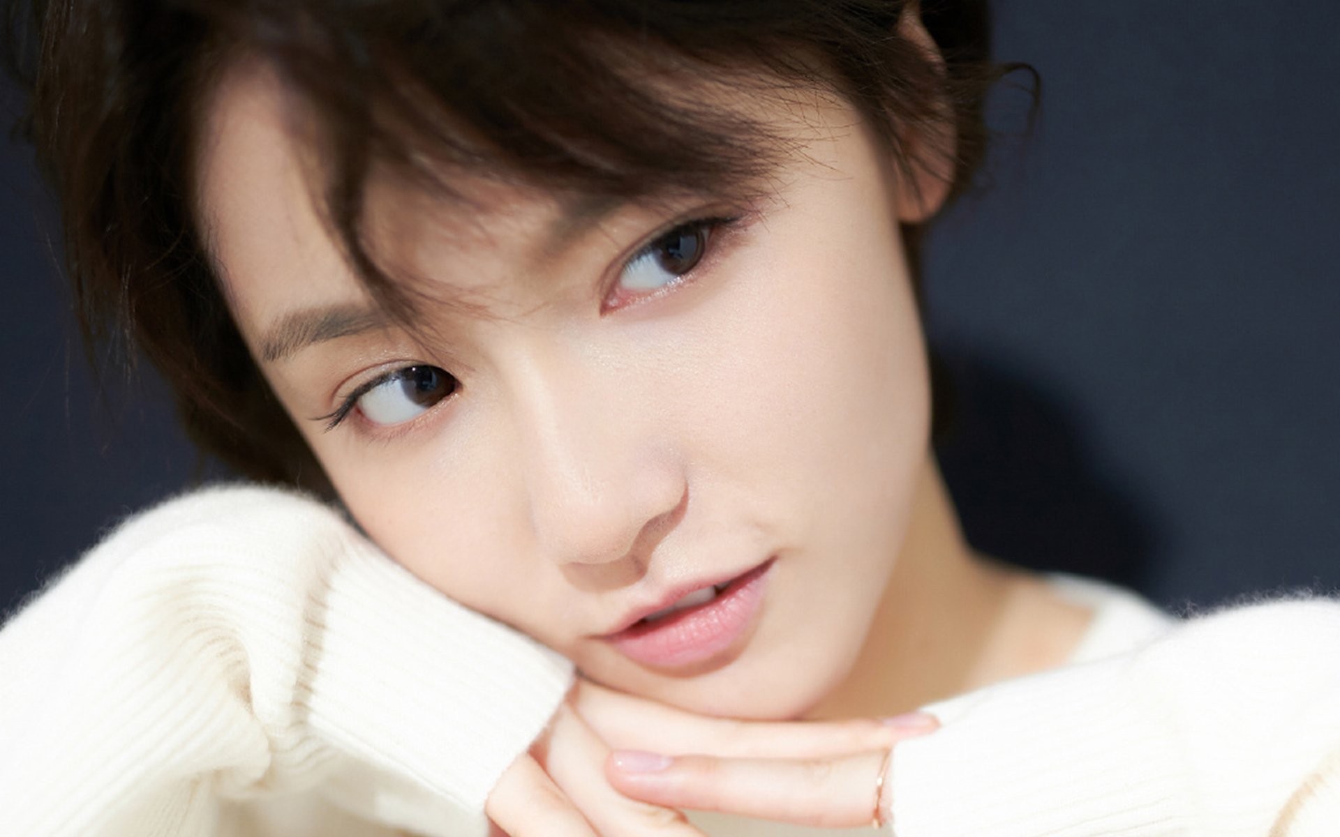 直播弹幕互动功能引发观众热情参与,直播弹幕是实时的吗