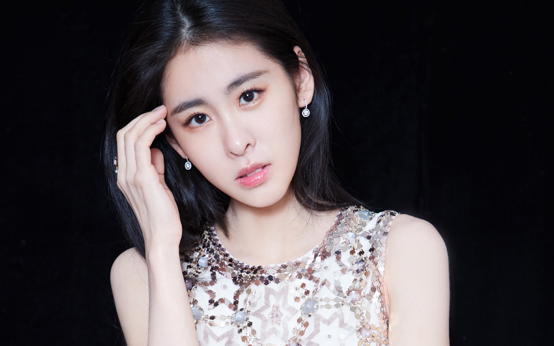 中国篮球联赛中球队文化建设与粉丝基础形成机制，球队文化内涵